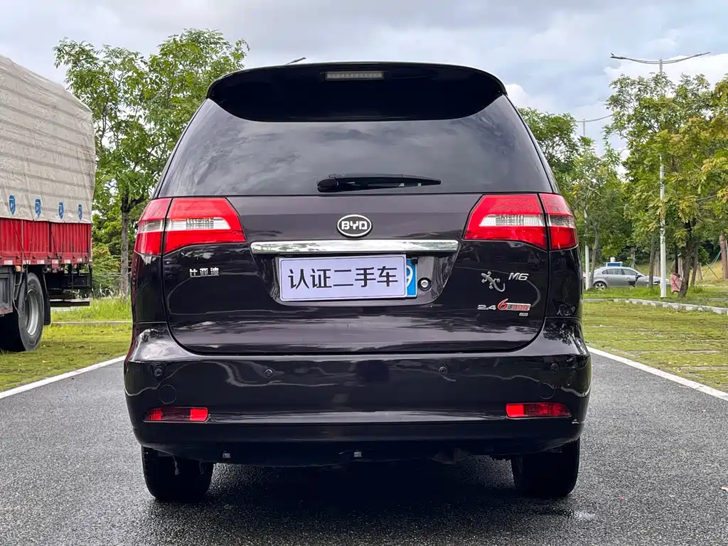 BYD M6 2015