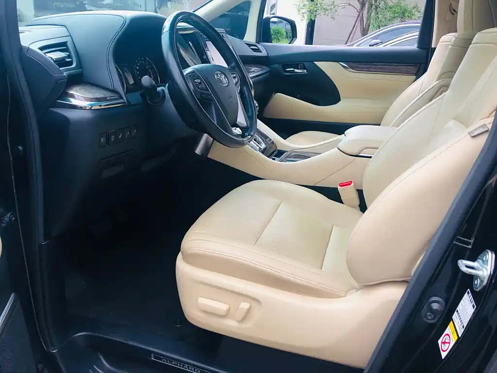 TOYOTA ALPHARD 2018