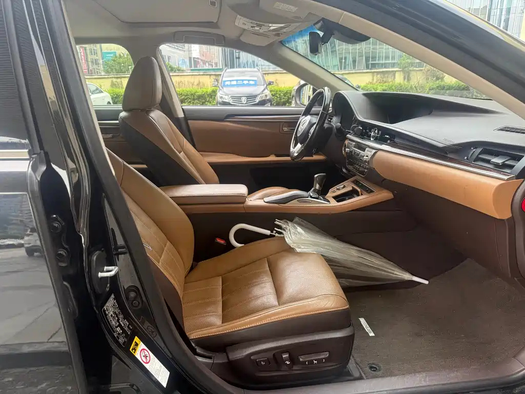 LEXUS ES 2015