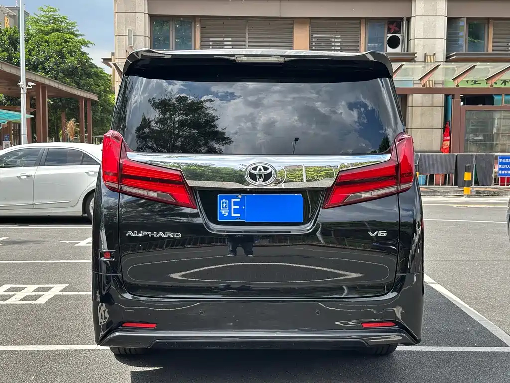 TOYOTA ALPHARD 2018