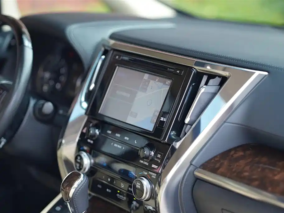 TOYOTA ALPHARD 2018