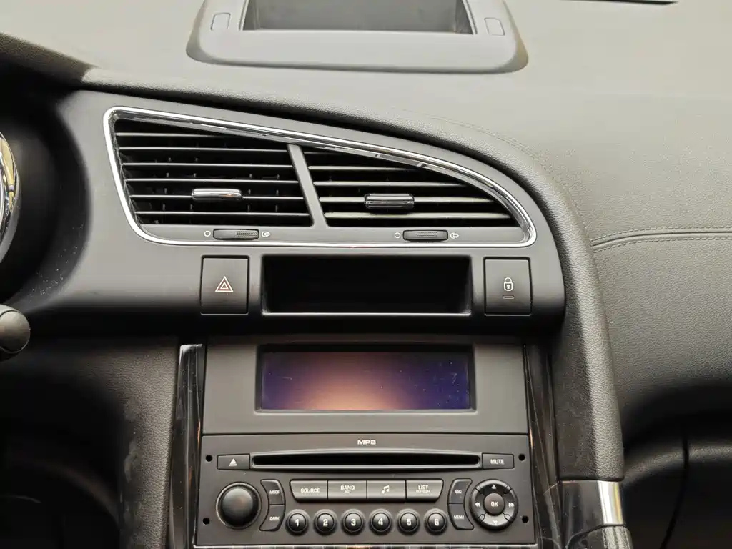 PEUGEOT 3008 2013