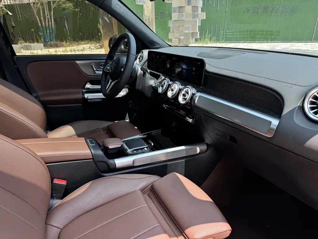 MERCEDES BENZ GLB 2023