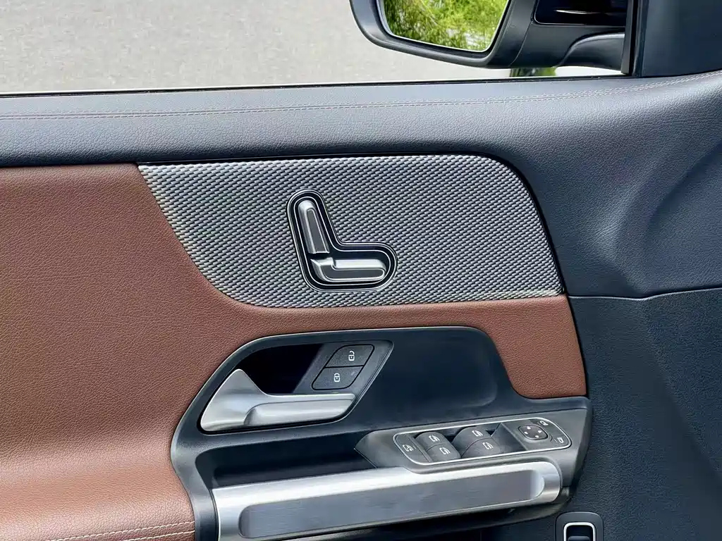 MERCEDES BENZ GLB 2024