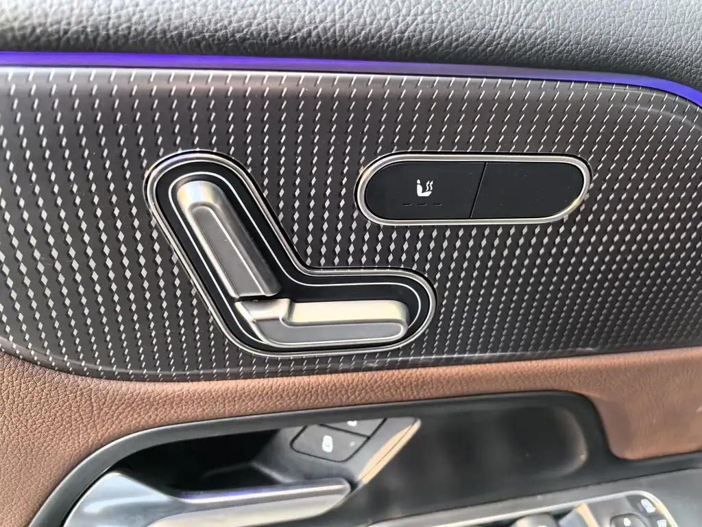 MERCEDES BENZ GLB 2023