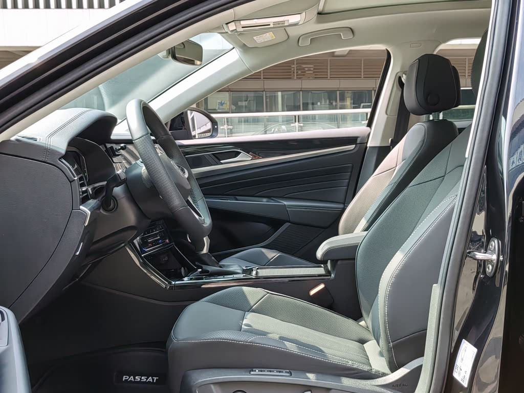 VOLKSWAGEN PASSAT 2025