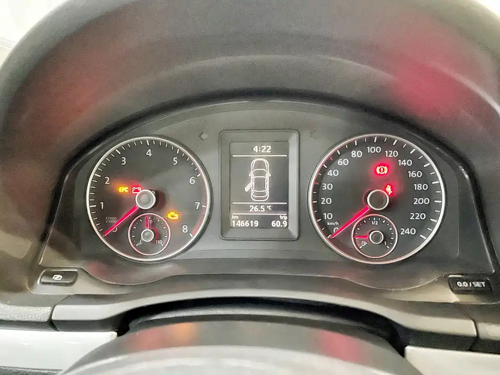 VOLKSWAGEN SAGITAR 2011