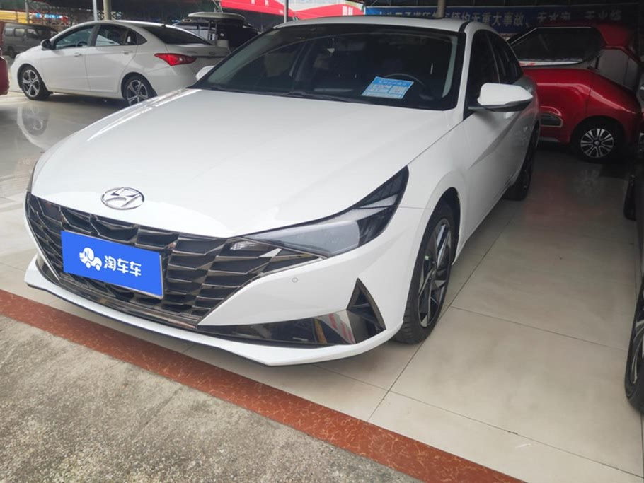 HYUNDAI ELANTRA