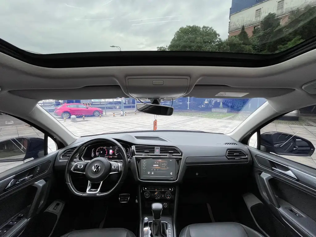 VOLKSWAGEN TIGUAN L 2021