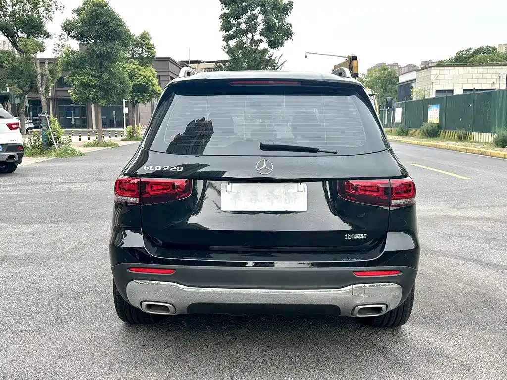 MERCEDES BENZ GLB 2023