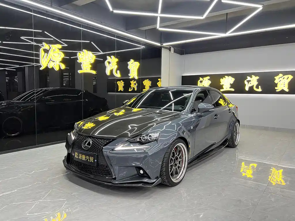 LEXUS IS
