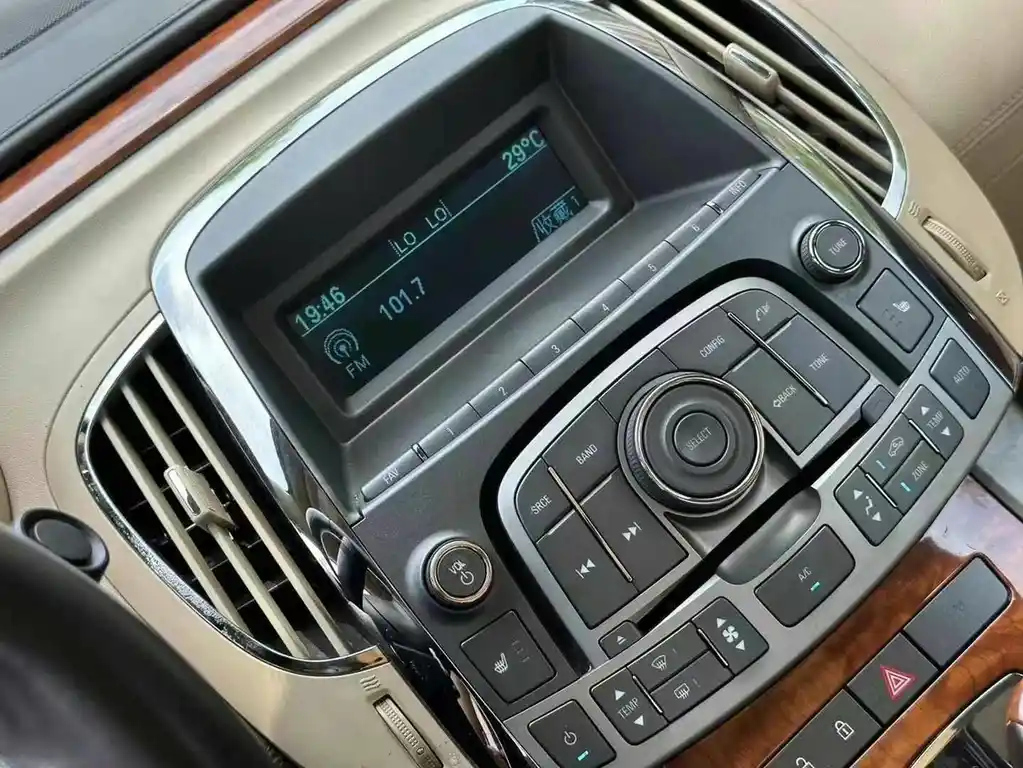 BUICK LACROSSE 2010