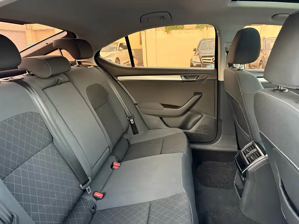 SKODA SUPERB 2019