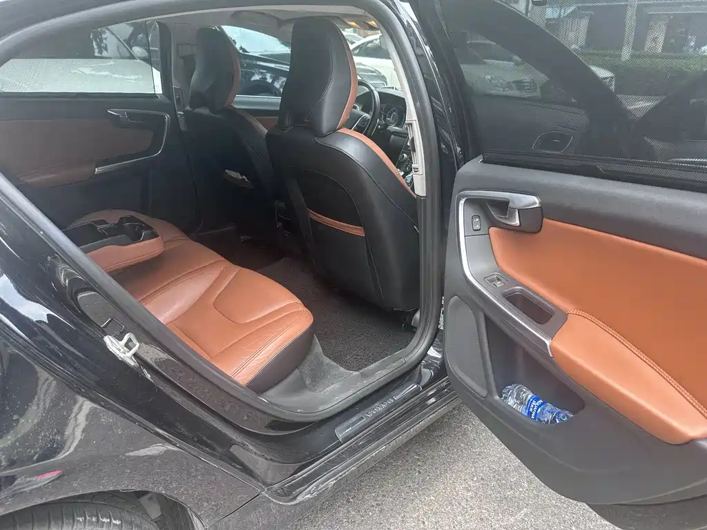 VOLVO S60 2015