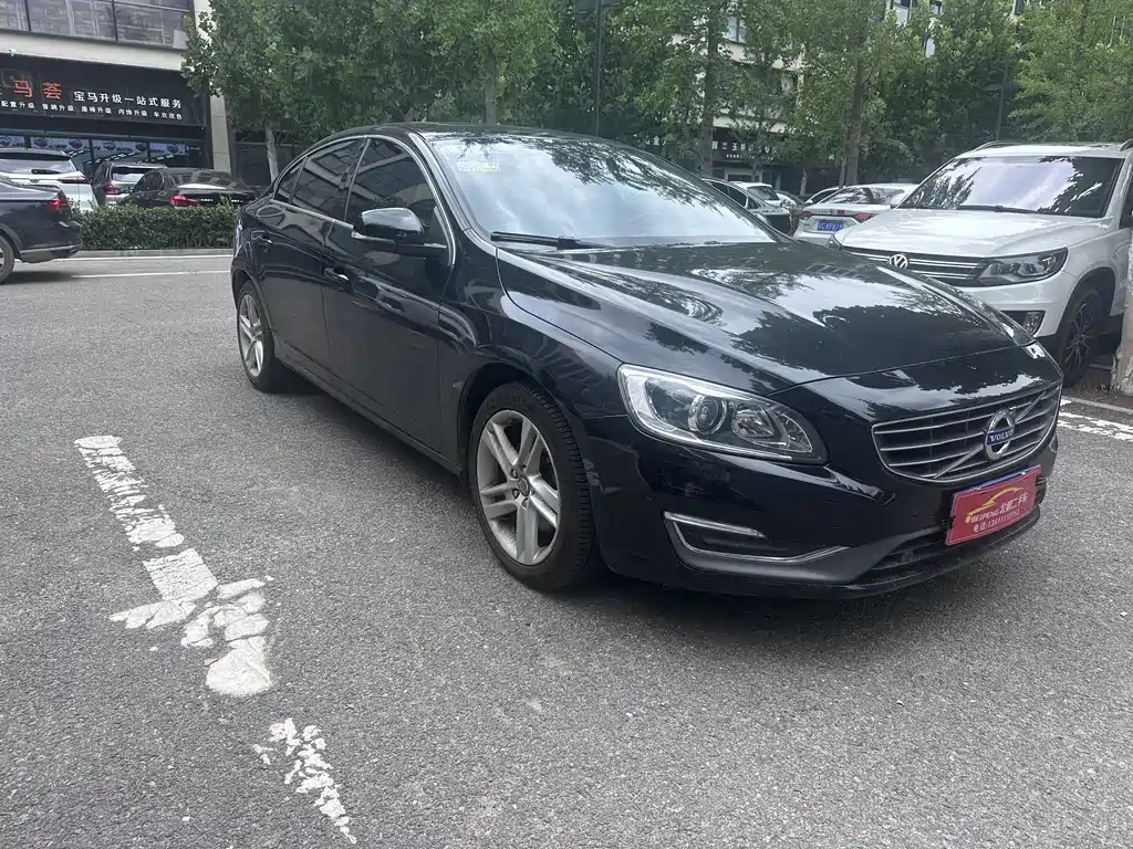 VOLVO S60 2015