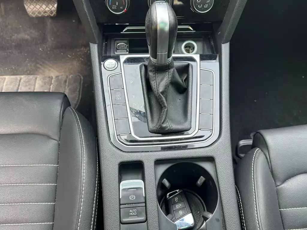 VOLKSWAGEN MAGOTAN 2020