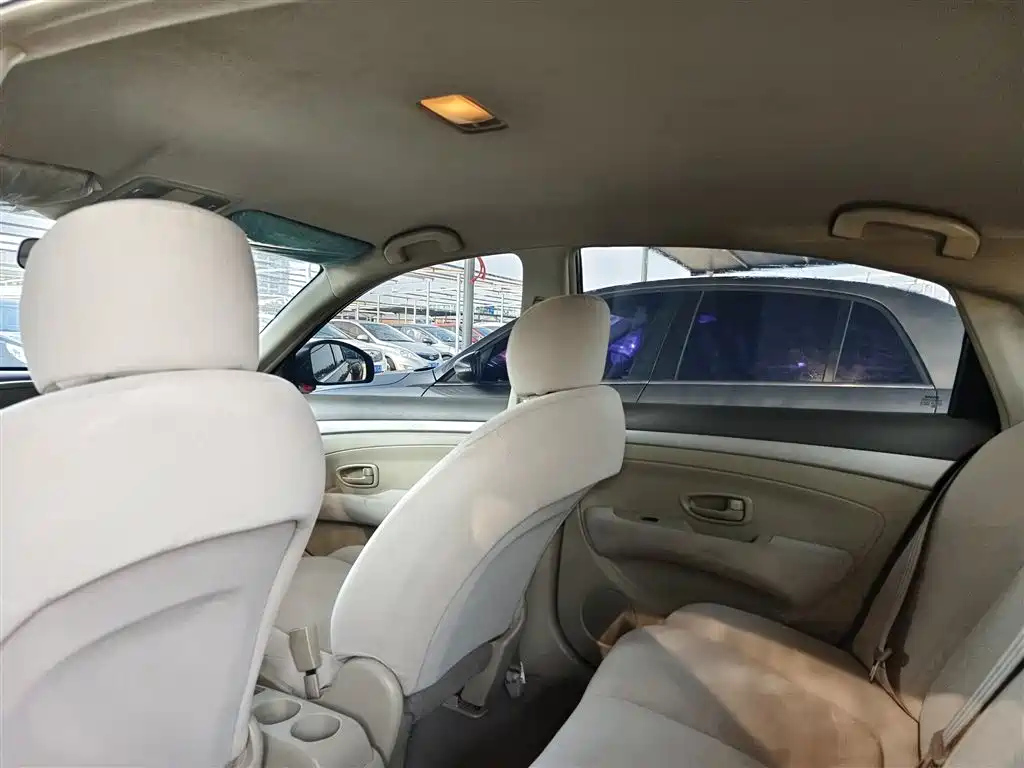 NISSAN SYLPHY 2012