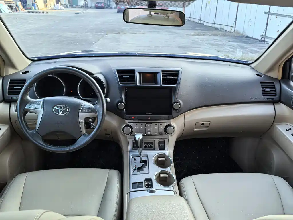 TOYOTA HIGHLANDER 2012
