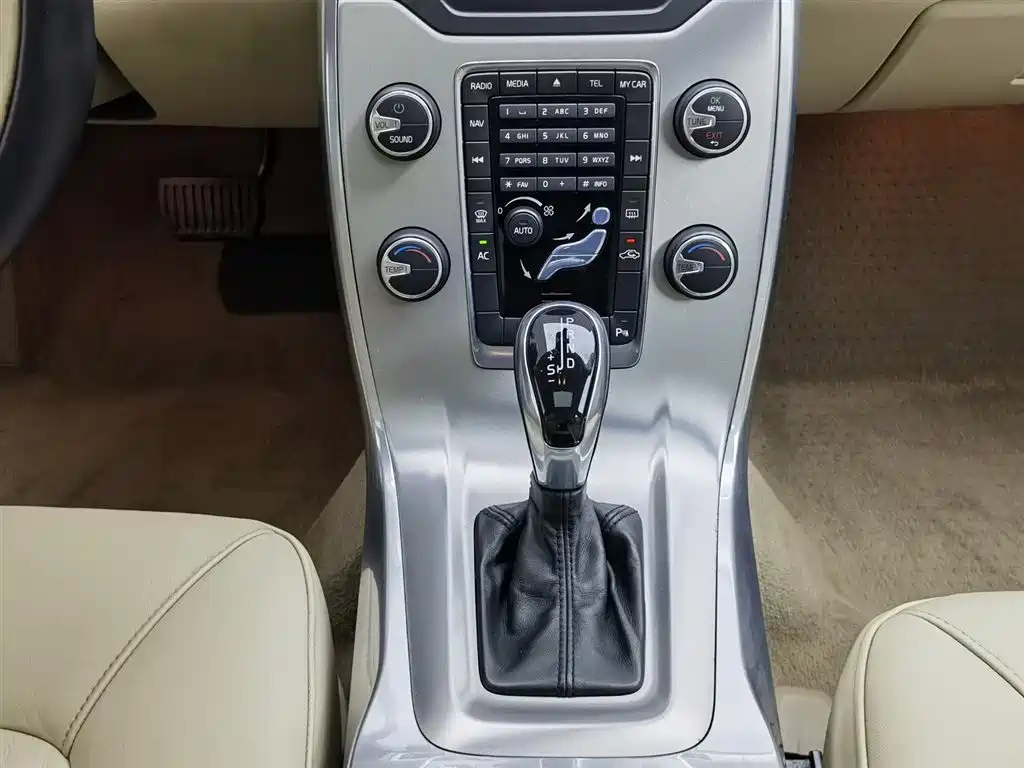 VOLVO S80L 2014