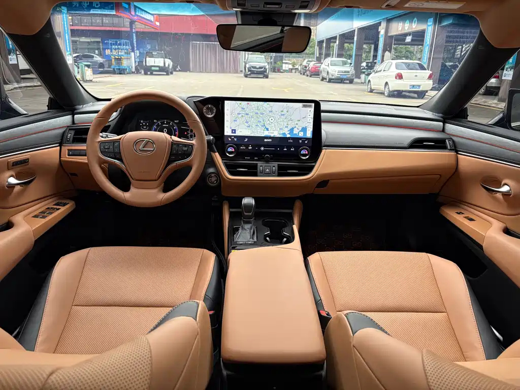 LEXUS ES 2025