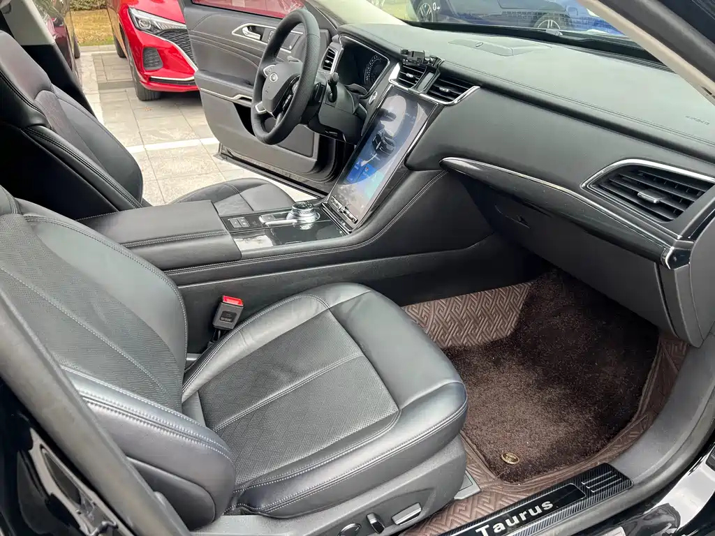 FORD TAURUS 2019