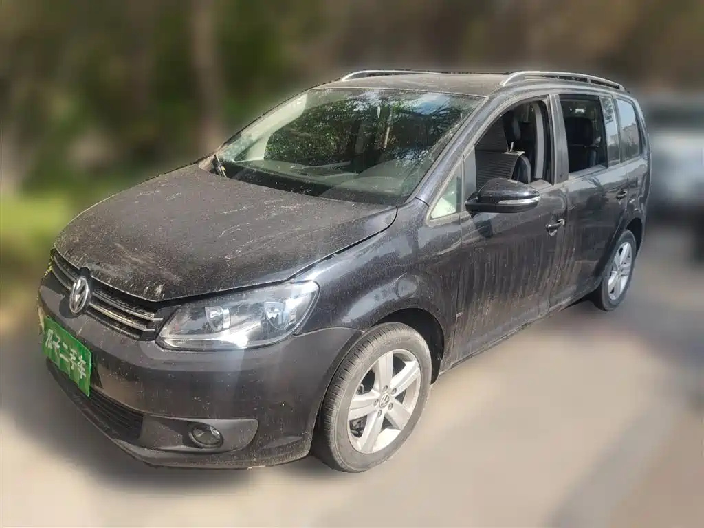 VOLKSWAGEN TOURAN 2015