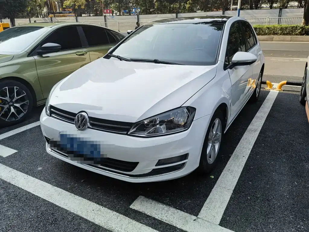 VOLKSWAGEN GOLF 2014