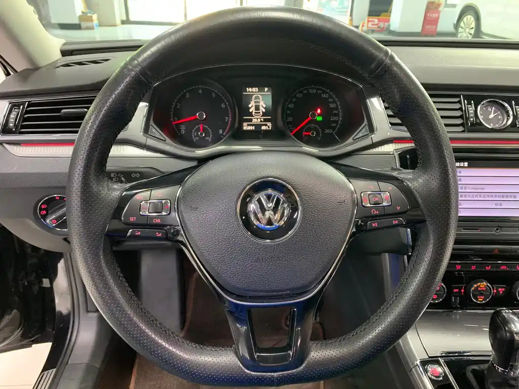 VOLKSWAGEN PASSAT 2017