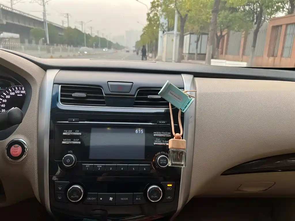 NISSAN TEANA 2015