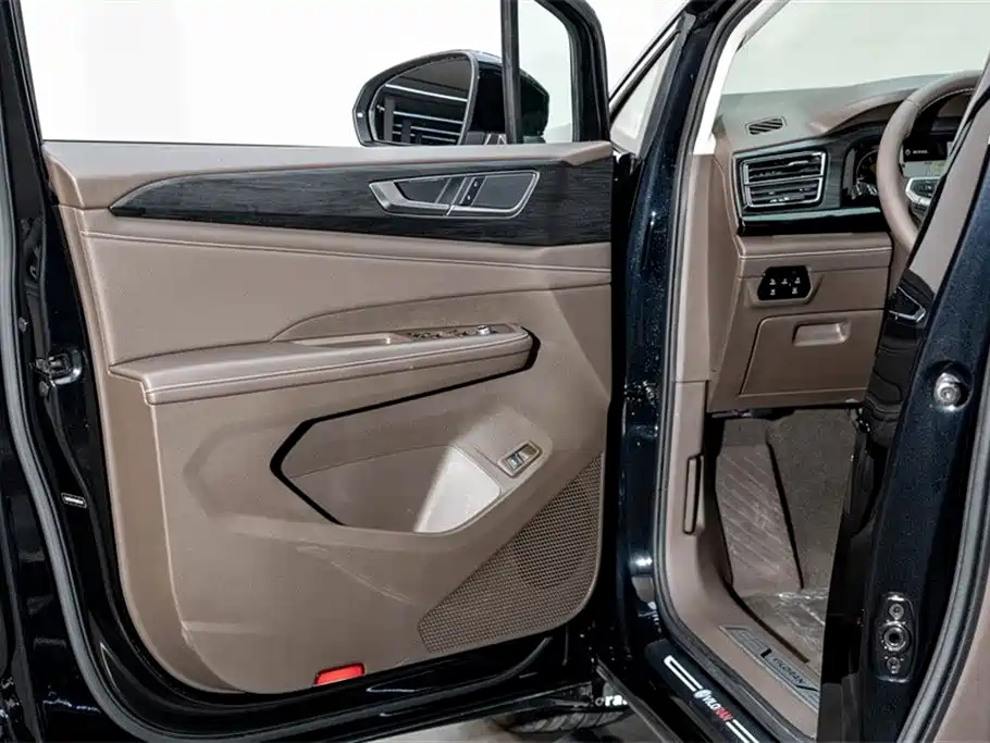 VOLKSWAGEN VILORAN 2023