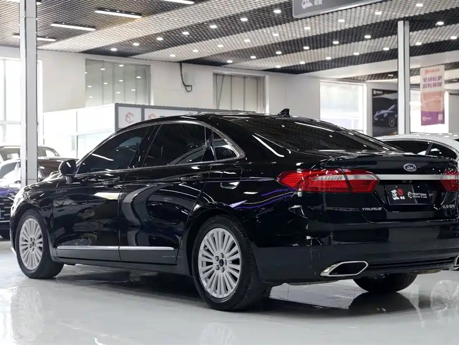 FORD TAURUS 2018