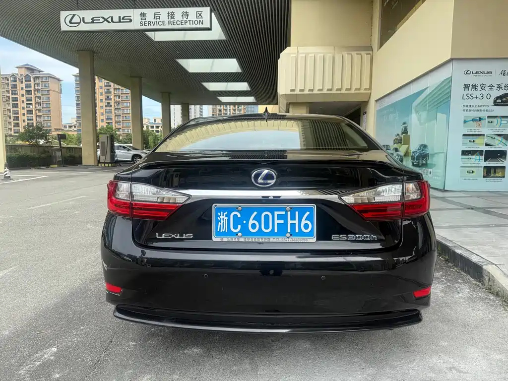 LEXUS ES 2015