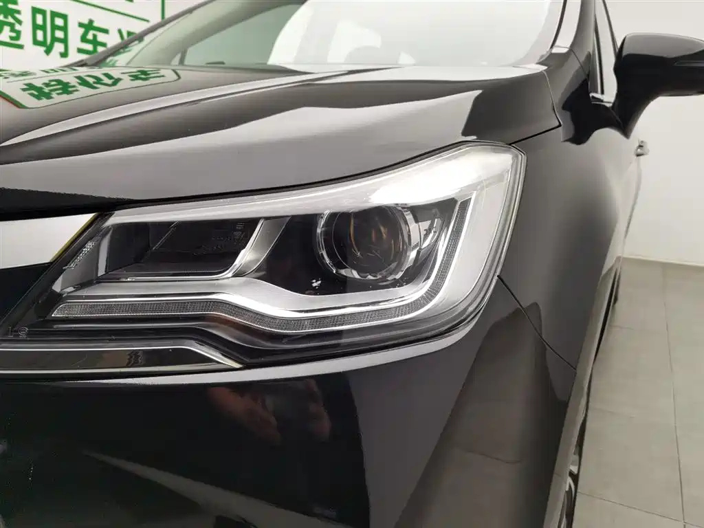 JAC REFINE R3 2018