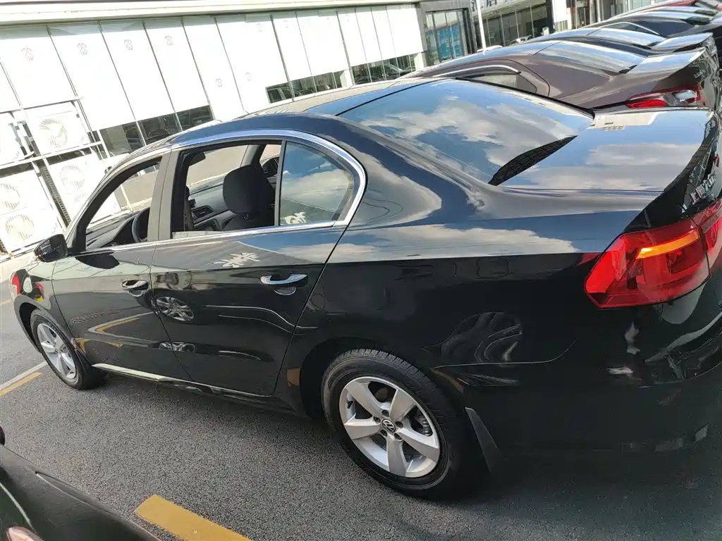 VOLKSWAGEN LAVIDA 2013