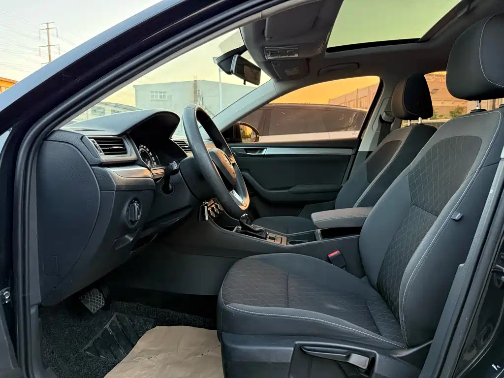 SKODA SUPERB 2019