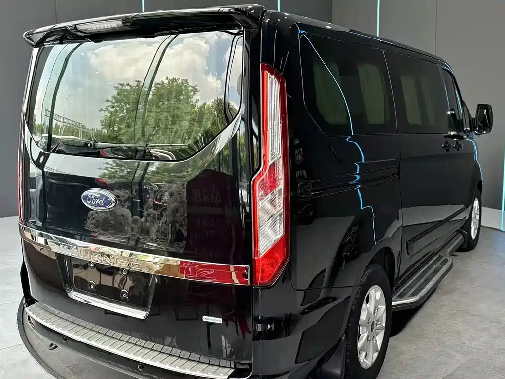 FORD TOUREO 2020