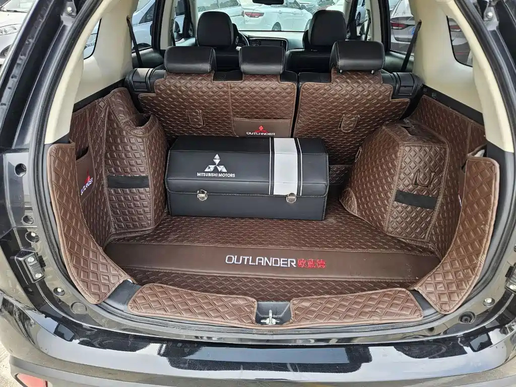 MITSUBISHI OUTLANDER 2017