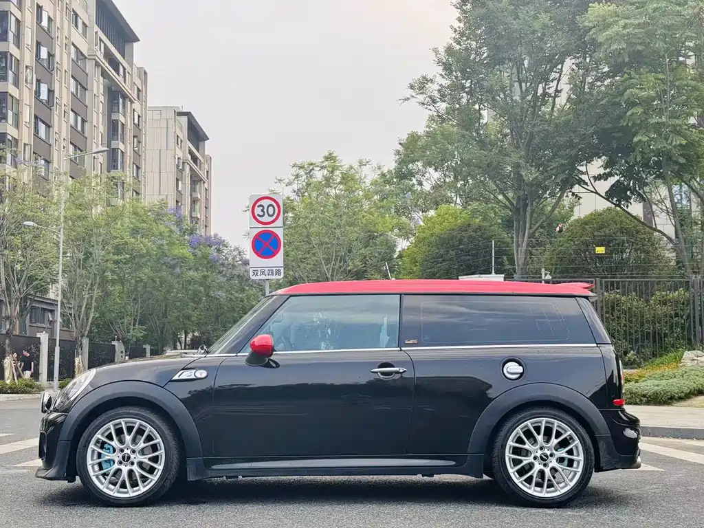 MINI CLUBMAN 2012