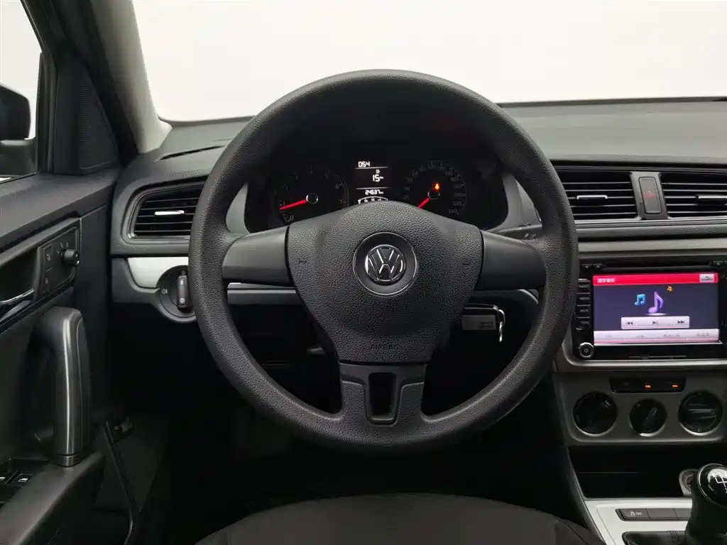 VOLKSWAGEN LAVIDA 2016