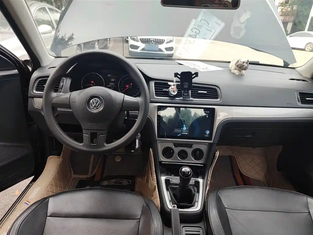 VOLKSWAGEN LAVIDA 2013