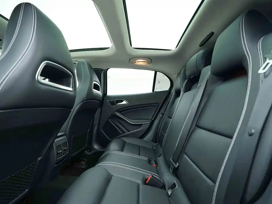 MERCEDES BENZ GLA 2019