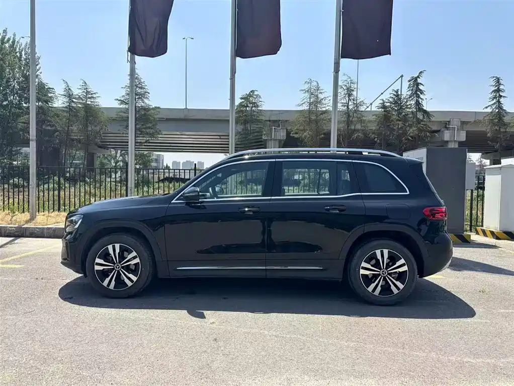 MERCEDES BENZ GLB 2024