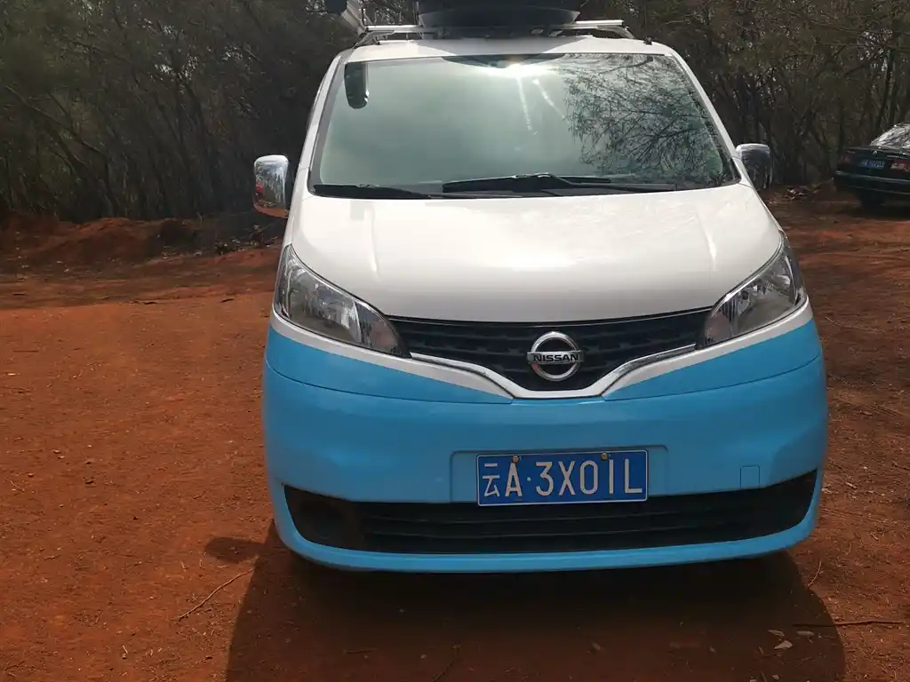 NISSAN NV200 2010