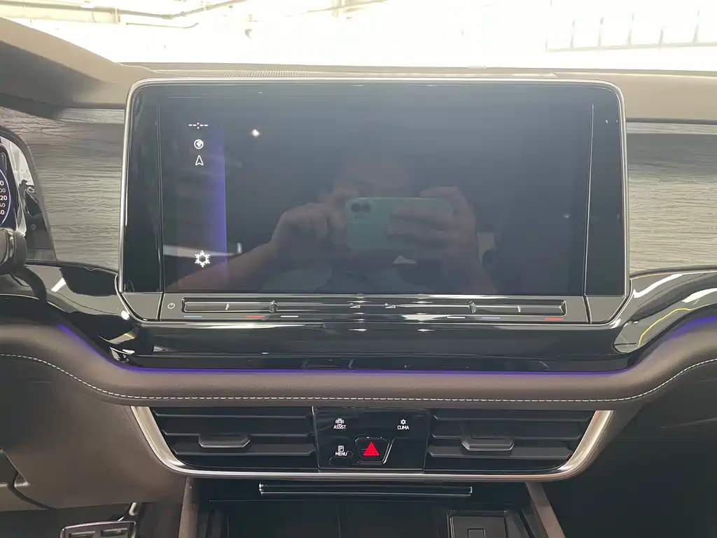 VOLKSWAGEN VILORAN 2024