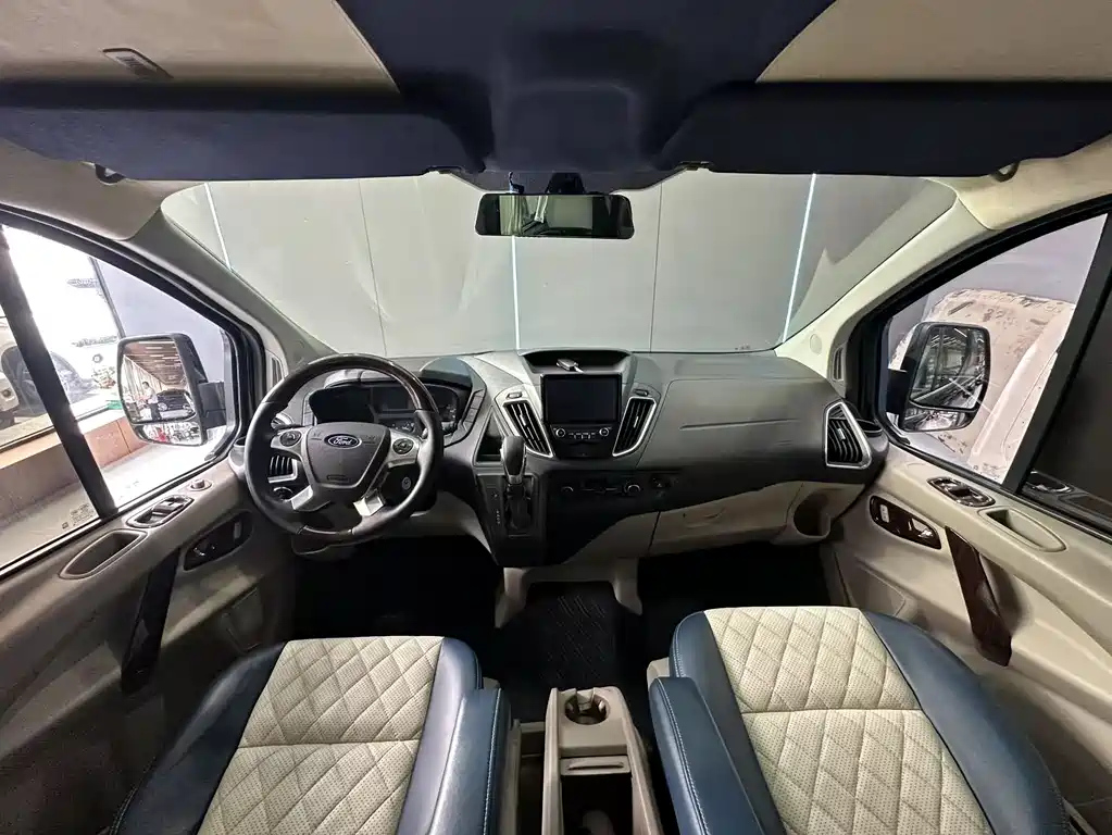 FORD TOUREO 2020