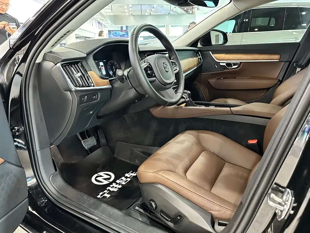 VOLVO S90 2020