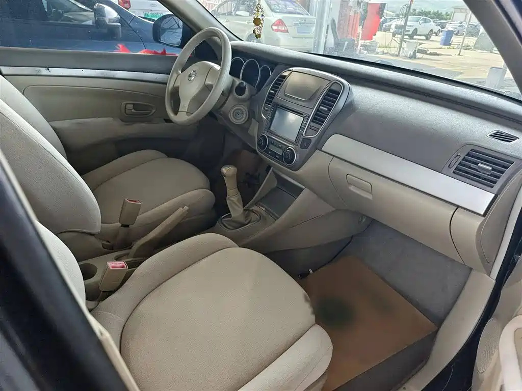 NISSAN SYLPHY 2012