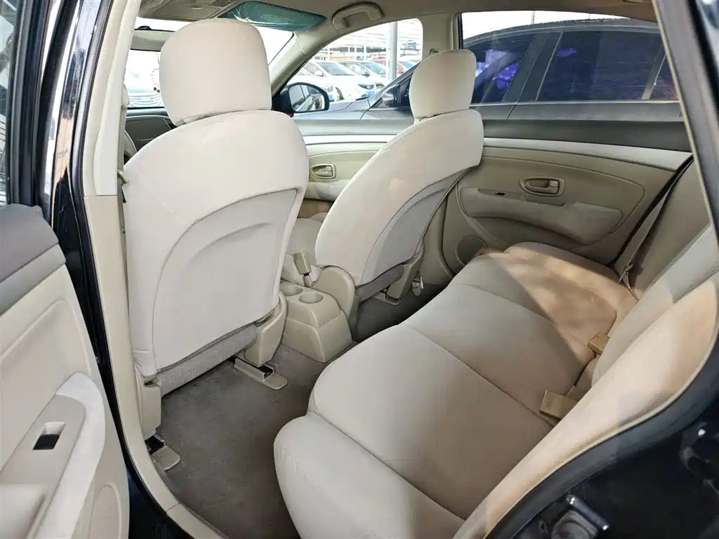 NISSAN SYLPHY 2012