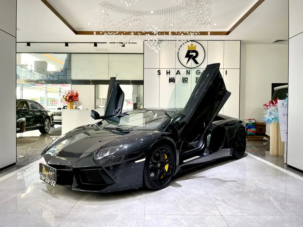 LAMBORGHINI AVENTADOR 2011