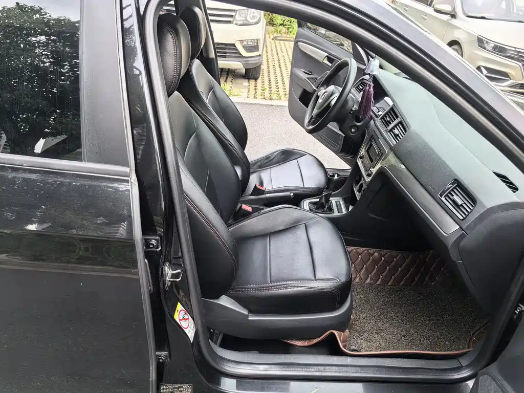 VOLKSWAGEN LAVIDA 2013